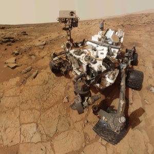 9.fev.2013 - Robô  Curiosity da Nasa faz um autorretrato na rocha chamada "John Klein" no 182º dia de missão - Reuters/Nasa