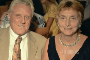 Dennis, 68, e Merna Koula, 65, foram assassinados a tiros em casa. Nada foi roubado da residência