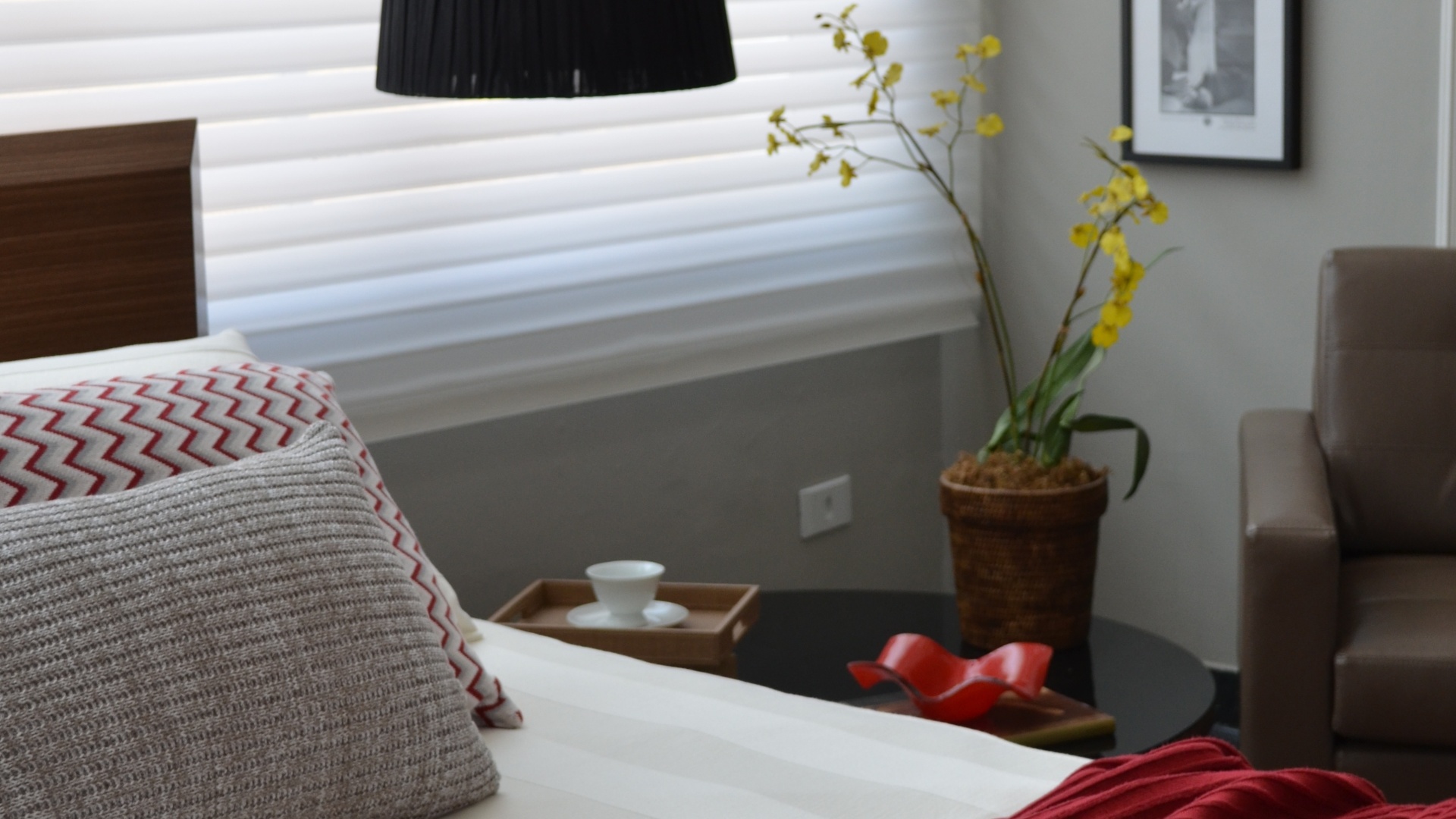 Criado pela decoradora e luminotécnica, Terezinha Figueiredo, o pendente, modelo Dream, possui cúpula artesanal feita com fitas de viés semitransparentes. A peça acompanha fio de dois metros de comprimento. Por R$ 450 na loja Sonho Bianco (www.sonhobianco.com.br) I Preços pesquisados em janeiro de 2013 e sujeitos a alterações - Divulgação