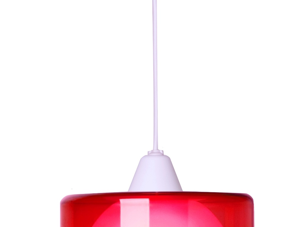 O pendente Giro Duplo, com cúpula externa na cor vermelha, mede 20,5 cm por 22,5 cm. Por R$ 89,99 na Etna (www.etna.com.br) I Preços pesquisados em janeiro de 2013 e sujeitos a alterações - Divulgação