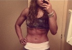 Ronda posta foto de seu "sofrimento" para chegar aos 61 kg antes de sua estreia no UFC
