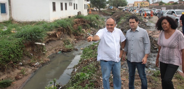 Prefeito de São Luís, Edivaldo Holanda Júnior (PTC), visita moradores de áreas atingidas pelas chuvas; ocupações ilegais - Divulgação