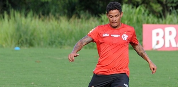 Carlos Eduardo ainda não conseguiu brilhar com a camisa do Fla desde que chegou - Alexandre Vidal/Fla Imagem