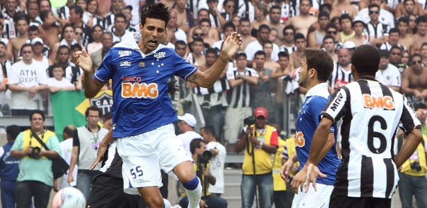 Leandro Guerreiro, do Cruzeiro, foi absolvido por expulsão contra Atlético-MG - Denilton Dias/Vipcomm