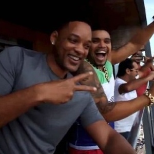 Will Smith posa em foto com Naldo na cobertura do hotel em que estava hospedado no Rio - Reprodução/Youtube