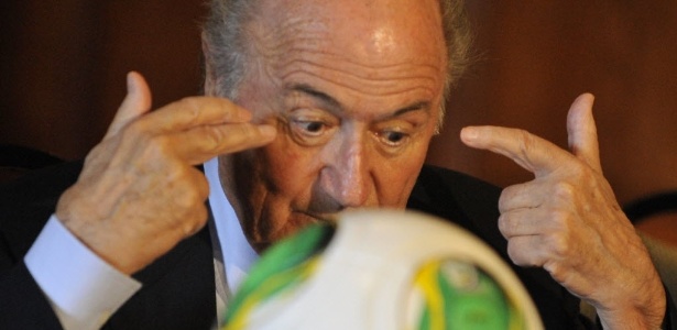 Joseph Blatter, presidente da Fifa, fala em coletiva sobre manipulação de resultados - AFP PHOTO/ALEXANDER JOE