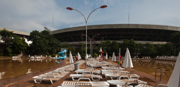 Tempestade que atingiu a capital paulista danificou a sede social do São Paulo - Apu Gomes/Folhapress