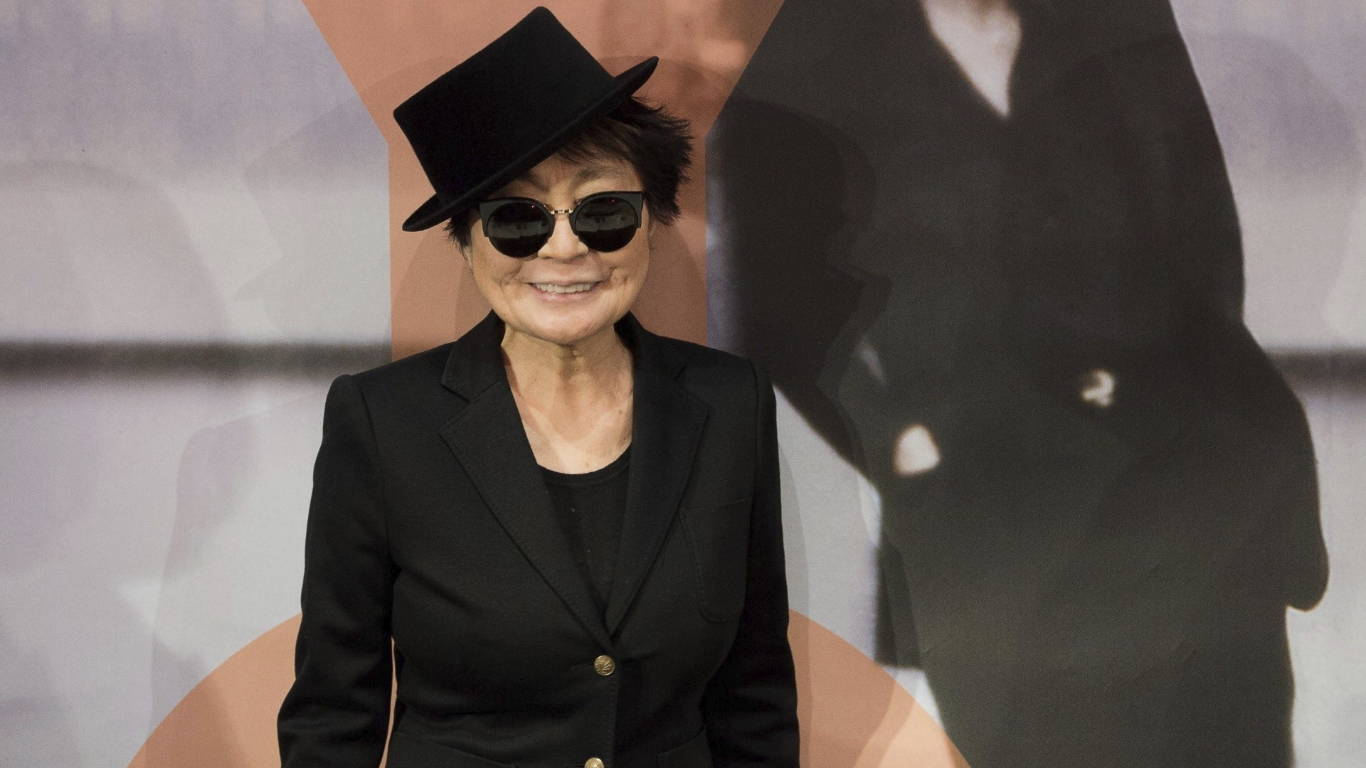 O museu Schirn Kunsthalle de Frankfurt reune cerca de 200 objetos, filmes, instalações, fotografias, desenhos, textos e músicas para refletir a dimensão multimídia das obras, e oferece a possibilidade de tocá-las ou de fazer parte de uma delas, segundo a vontade da própria artista - EFE/Arne Dedert