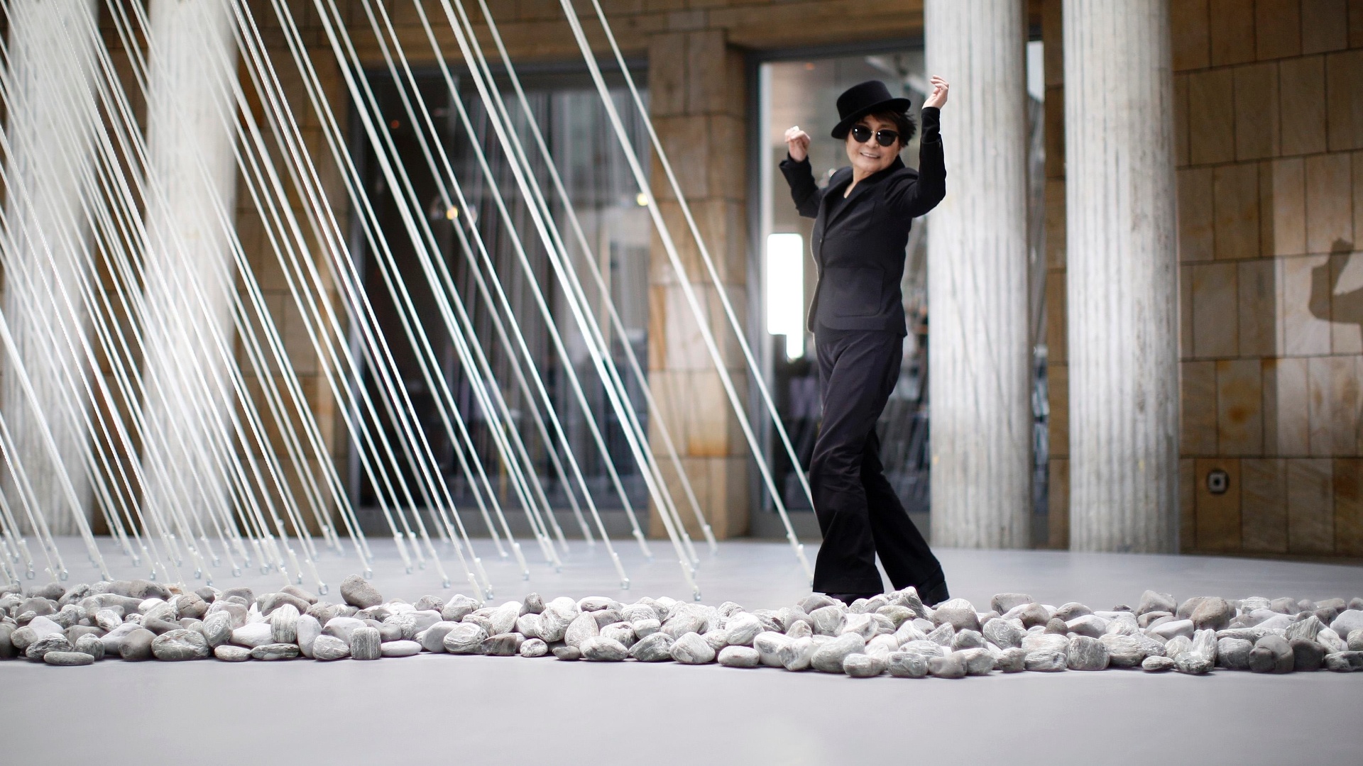 O museu Schirn Kunsthalle, na cidade alemã de Fankfurt, apresenta uma retrospectiva da obra de Yoko Ono, que comemora seus 80 anos - REUTERS/Lisi Niesner 