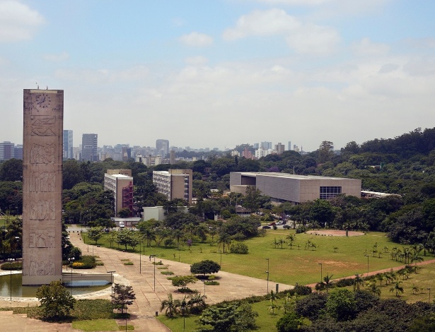 A USP (Universidade de São Paulo) é a melhor universidade brasileira, de acordo com o ranking. Na foto, a Praça do Relógio no campus oeste de São Paulo - Christian von Ameln/Folhapress