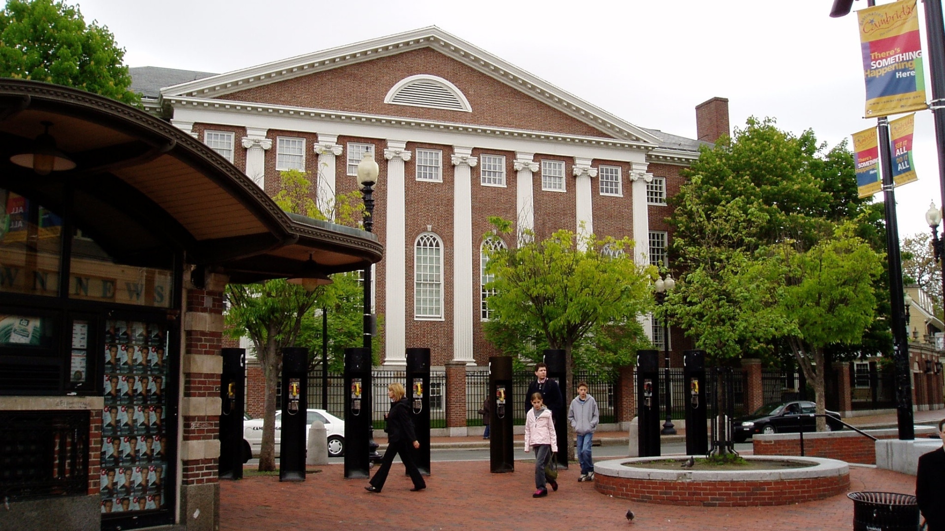 Universidade Harvard - Wikimedia Commons