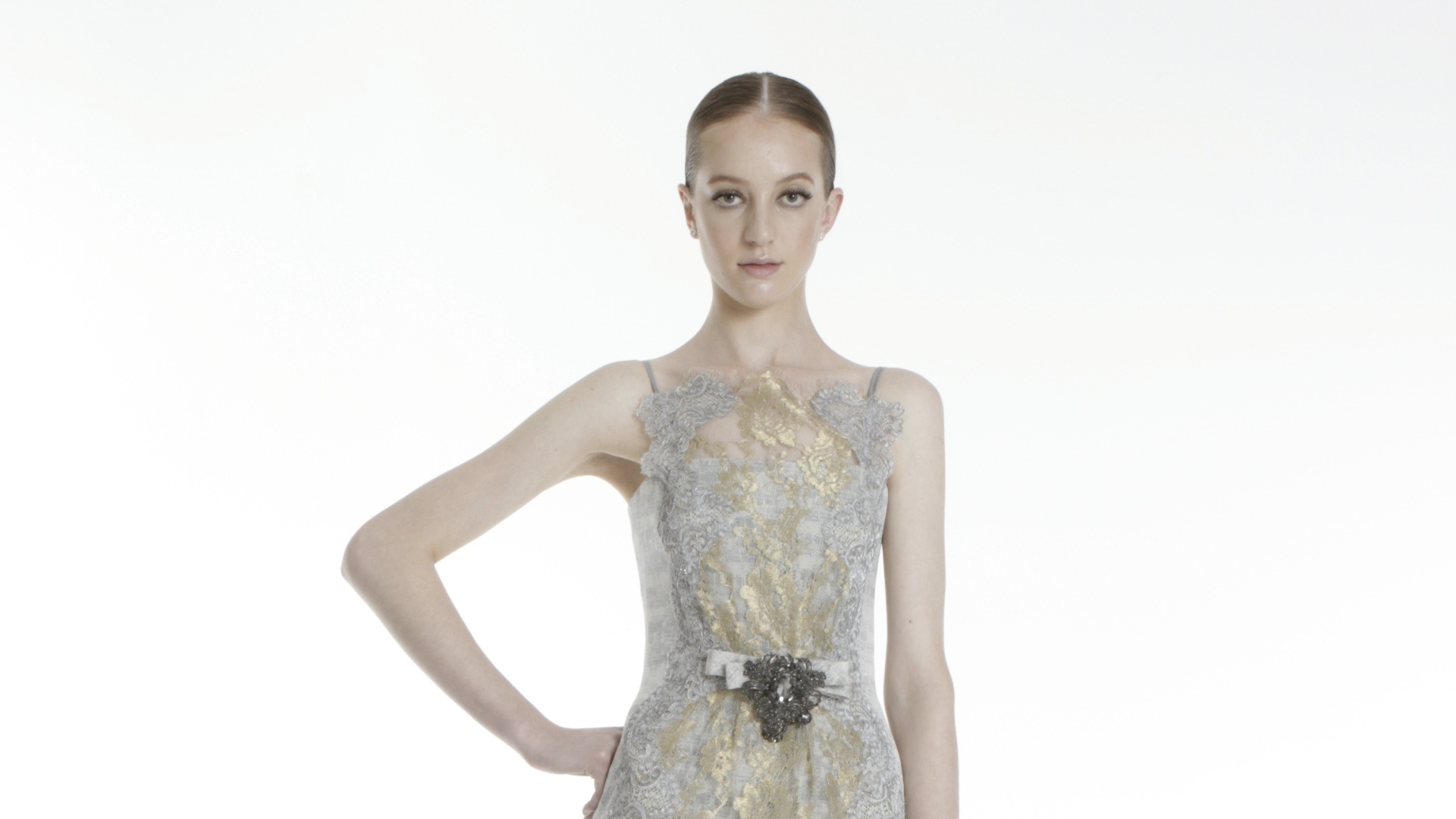 Vestido rendado com brilho de efeito fosco; da Martha Medeiros (www.marthamedeiros.com.br), a partir de R$ 8.000. Preço pesquisado em fevereiro de 2013 e sujeito a alterações - Divulgação/Martha Medeiros