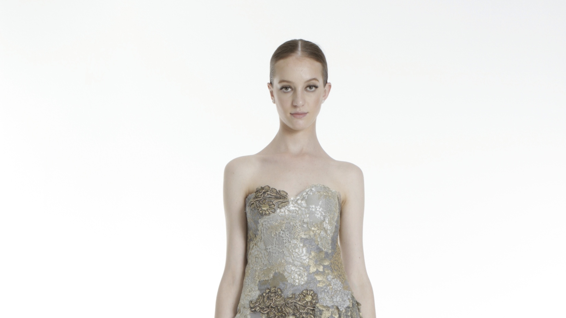 Vestido tomara que caia rendado com brilho de efeito fosco; da Martha Medeiros (www.marthamedeiros.com.br), a partir de R$ 8.000. Preço pesquisado em fevereiro de 2013 e sujeito a alterações - Divulgação/Martha Medeiros