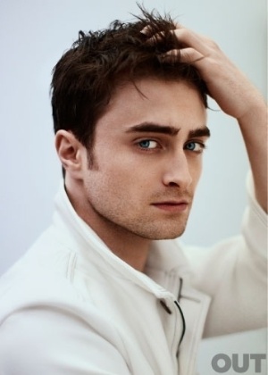 16.fev.2013 - Daniel Radcliffe estrela edição de março da "OUT"