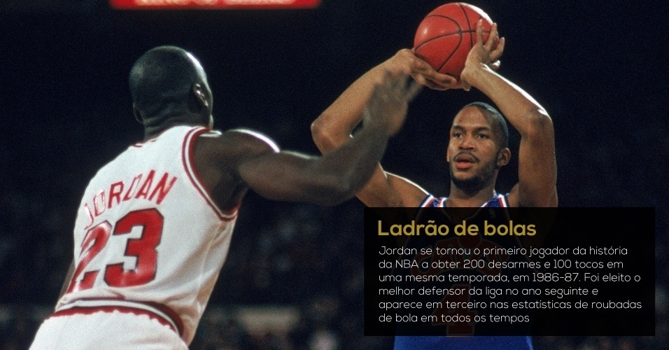 Jordan se tornou o primeiro jogador da história da NBA a obter 200 desarmes e 100 tocos em uma mesma temporada, em 1986-87. Foi eleito o melhor defensor da liga no ano seguinte e aparece em terceiro nas estatísticas de roubadas de bola em todos os tempos - Getty Images