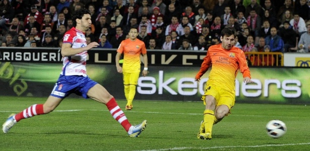Messi marca o seu gol de número 300 com a camisa do Barcelona - Miguel Angel Molina/EFE