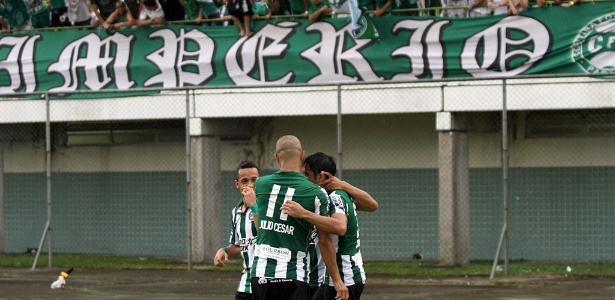 Jogadores do Coritiba comemoram gol em vitória sobre o Rio Branco por 7 a 0 - site oficial do Coritiba