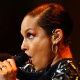 17.fev.2013 - Cantora Alicia Keys se apresenta no intervalo do All-Star Game da NBA - Jeff Haynes/Reuters