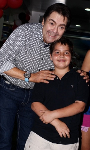 18.fev.2013 - O apresentador Fausto Silva celebrou os nove anos do filho João Guilherme com festa em São Paulo