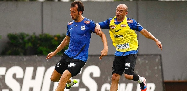 Com os retornos de Edu Dracena e Léo, média de idade da defesa subiu para 30,5 - Ricardo Saibun/Divulgação Santos FC