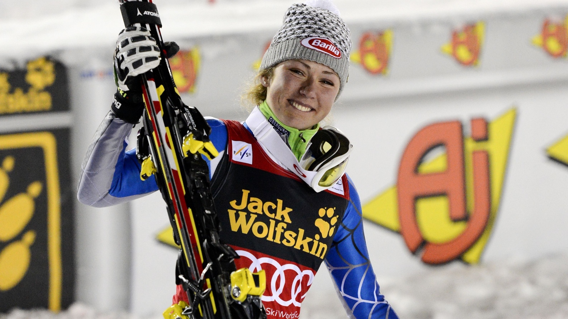 20.dez.2012 - Americana Mikaela Shiffrin comemora vitória na Copa do Mundo de esqui, na Suécia - Jonathan Nackstrand/AFP