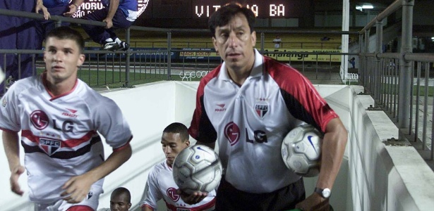 Rojas em foto de 2001, quando trabalhava na comissão técnica do São Paulo - Jorge Araújo/Folhapress