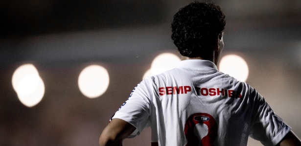 Paulo Henrique Ganso, com as mãos na cintura, durante jogo do São Paulo - Ricardo Nogueira/Folhapress