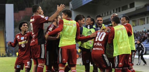 Jogadores do Caracas comemoram gol contra o Huachipato pela Libertadores - Jose Luis Saavedra/Reuters