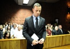 Pistorius pede perdão para família de namorada assassinada
