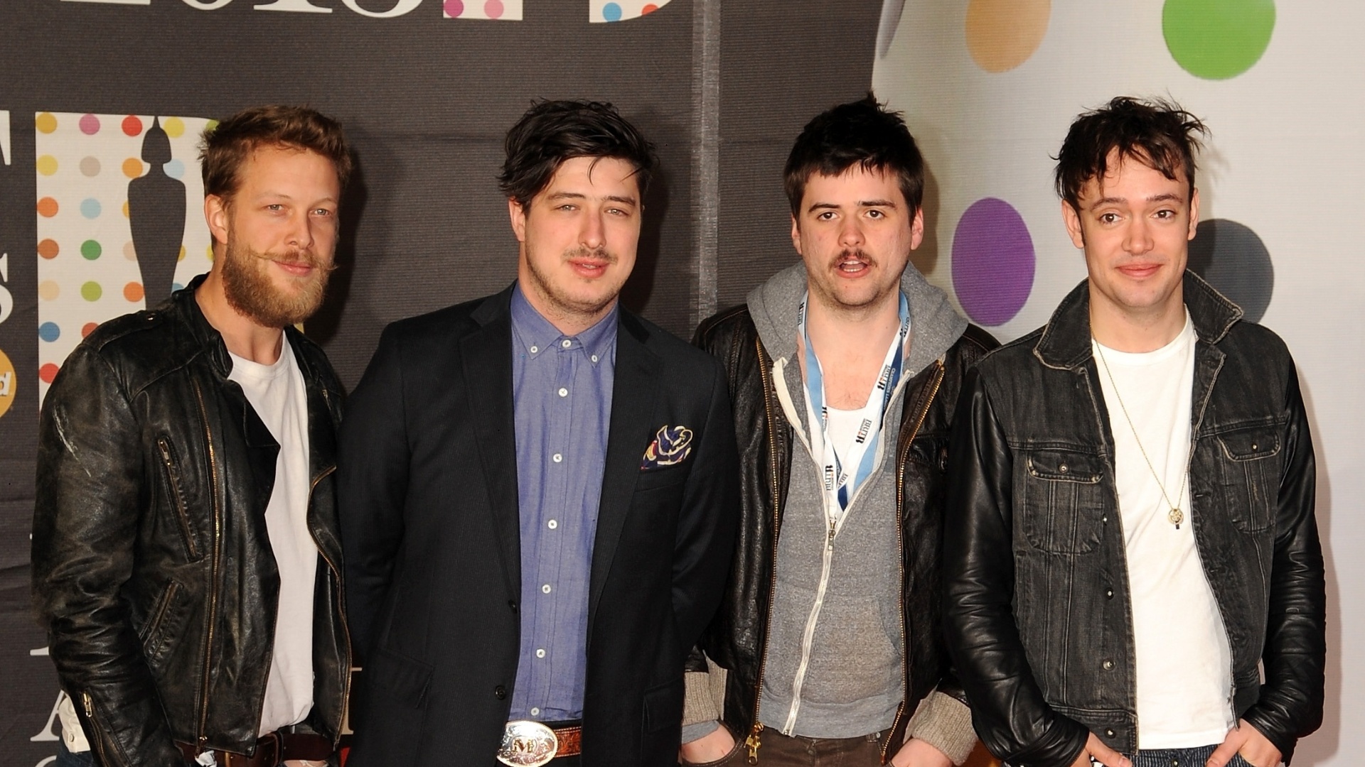 20.fev.2013 - Os integrantes da banda Mumford & Songs prestigiaram o Brit Awards 2013, em Londres - Getty Images