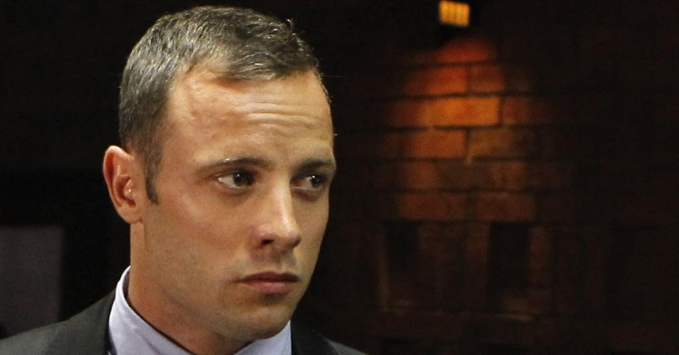 20.fev.2013 - Oscar Pistorius pouco levantou a cabeça durante a segunda audiência que julga seu pedido de fiança no caso do assassinato de sua namorada