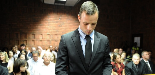 Pistorius se mantém de cabeça baixa durante audiência sobre acusação de assassinato - AFP PHOTO / STEPHANE DE SAKUTIN