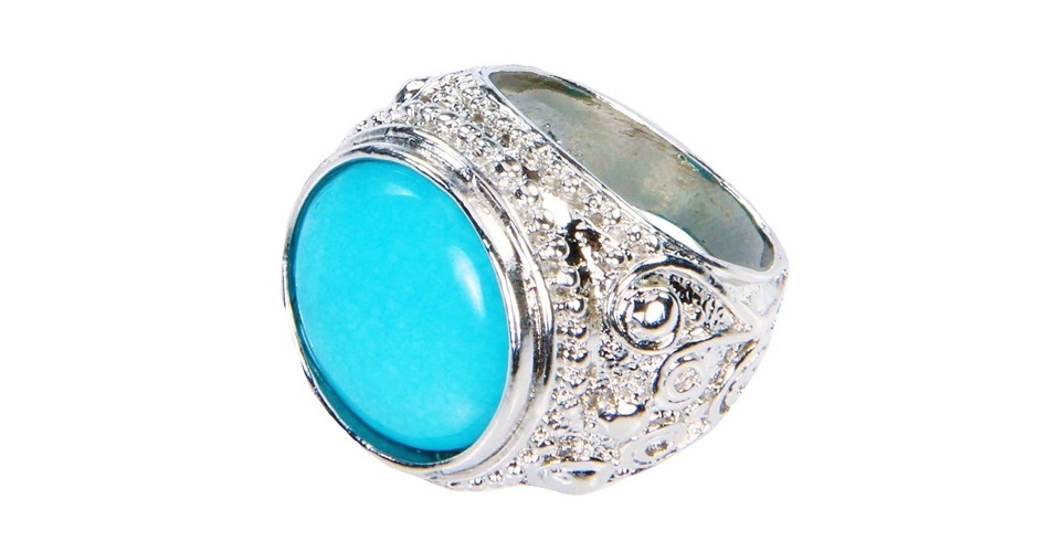 Anel de metal com pedra azul turquesa, na Renner - Divulgação