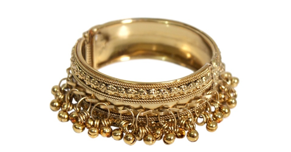 Bracelete indiano de metal com pequenos sinos, do Compra Zen - Divulgação