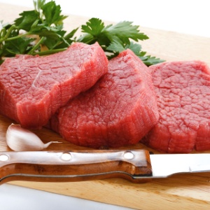 A L-carnitina é um nutriente natural da carne vermelha, também presente em bebidas energéticas e usado como suplemento alimentar para queimar gordura - Thinkstock
