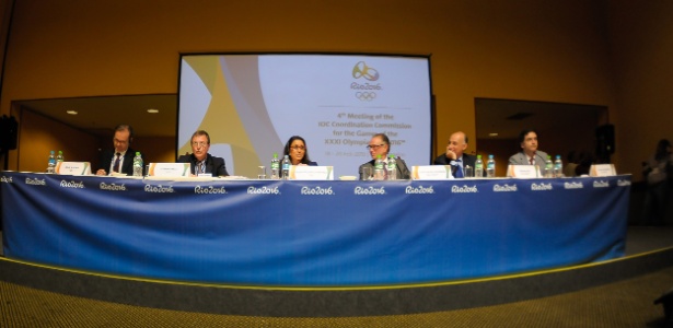 Membros do COI durante encerramento de visita a obras olímpicas no Rio