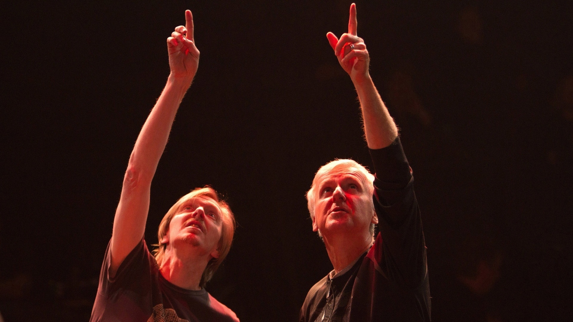 O diretor Andrew Adamson (esq.) e o cineasta James Cameron (dir.), produzem o filme "Outros Mundos", em Las Vegas - Divulgação/Paramount