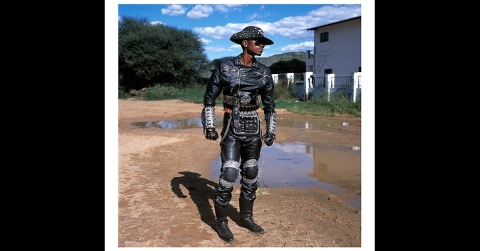 Os membros da marginalizada cultura heavy metal de Botsuana, no sul da África, são o tema do projeto fotográfico "Renegades", de autoria de Frank Marshall. As fotos estão expostas na galeria Rooke, em Johanesburgo, na África do Sul - Frank Marshall/Rooke Gallery