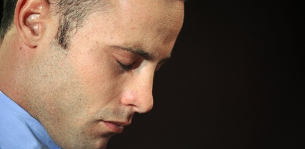 Oscar Pistorius estaria à beira do suicídio, segundo um amigo - AFP PHOTO / ALEXANDER JOE