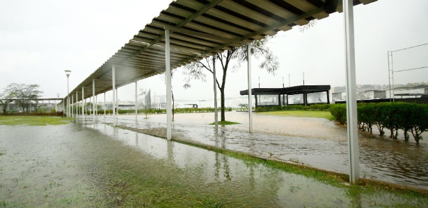 CT Joaquim Grava ficou alagado após a chuva forte que caiu em São Paulo  - LUIS MOURA/ESTADÃO CONTEÚDO