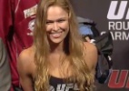 Musa Ronda Rousey ouve assobios de 'fiu-fiu' e sorri em sua primeira pesagem no UFC