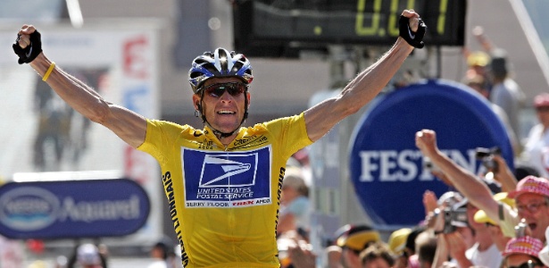 Banido do esporte por doping, Lance Armstrong virará filmes em Hollywood - AFP PHOTO/PATRICK KOVARIK
