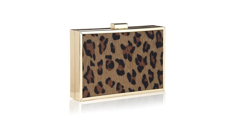 Bolsa clutch rígida com padronagem de onça em pelúcia e ferragens em dourado - alça opcional de corrente; R$ 209, na Accessorize (www.accessorize.com.br) Preço pesquisado em fevereiro de 2013 e sujeito a alterações - Divulgação