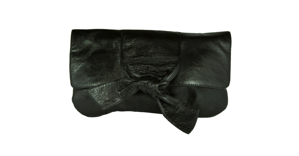 Bolsa de mão preta; R$ 438, na Cosmopolita (SAC: 35 3214-8702). Preços pesquisados em fevereiro de 2013 e sujeitos a alterações - Divulgação