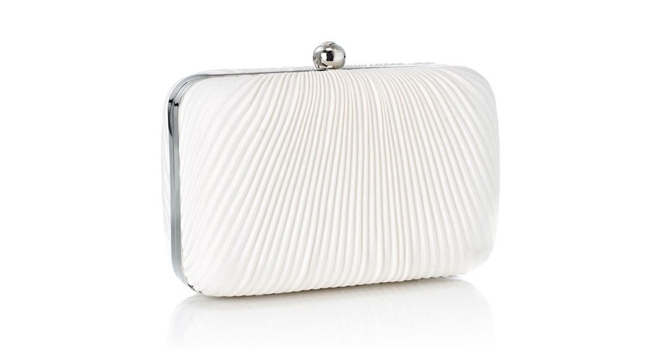 Bolsa rígida de tecido drapeado com bolso interno e alça de corrente; R$ 215, na Accessorize (www.accessorize.com.br) Preço pesquisado em fevereiro de 2013 e sujeito a alterações - Divulgação