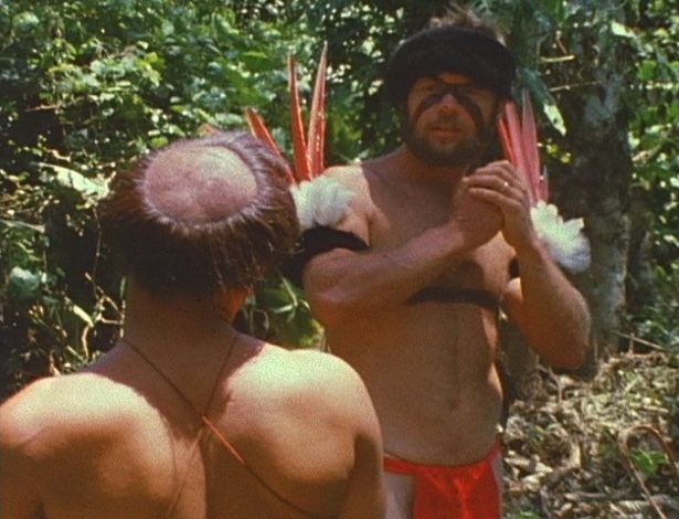 Cena do documentário "Segredos da Tribo", de José Padilha. O aclamador diretor brasileiro mostra a trajetória dos estudos realizados com as comunidades de índios yanomami na Amazônia venezuelana. Exibido originalmente no Festival de Sundance de 2010, o longa apresenta os defeitos na abordagem dos antropólogos desde 1960, quando os primeiros contatos com os índios da região foram estabelecidos. - Divulgação / Zazen Produções