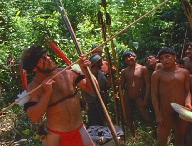 Cena do documentário "Segredos da Tribo", de José Padilha. O aclamador diretor brasileiro mostra a trajetória dos estudos realizados com as comunidades de índios yanomami na Amazônia venezuelana. Exibido originalmente no Festival de Sundance de 2010, o longa apresenta os defeitos na abordagem dos antropólogos desde 1960, quando os primeiros contatos com os índios da região foram estabelecidos. - Divulgação / Zazen Produções