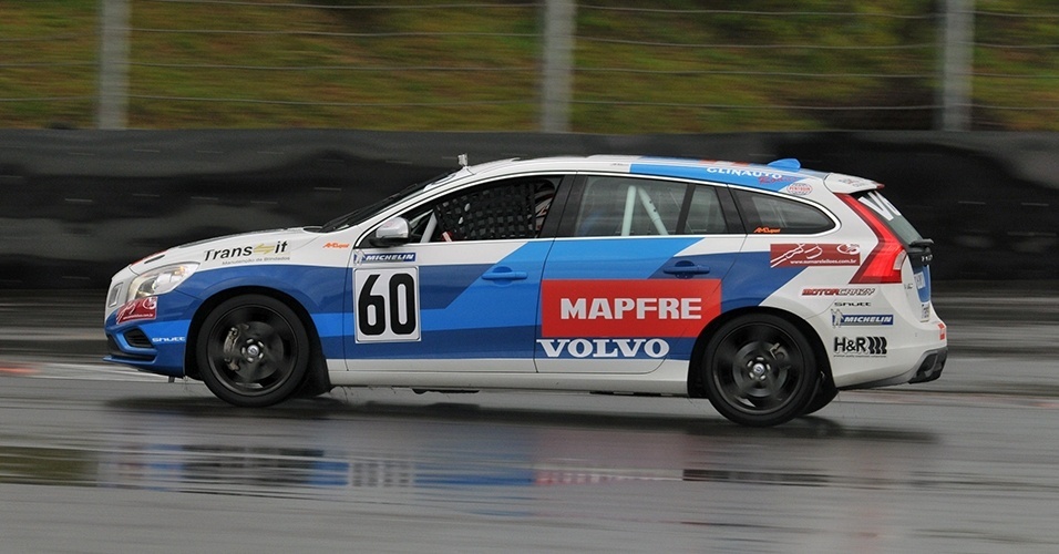 Volvo V60 Racing - Divulgação