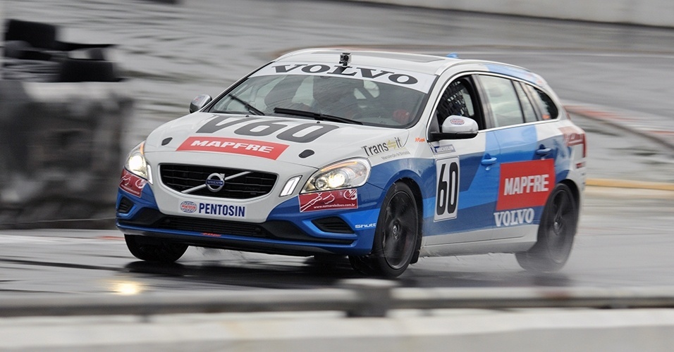 Volvo V60 Racing - Divulgação