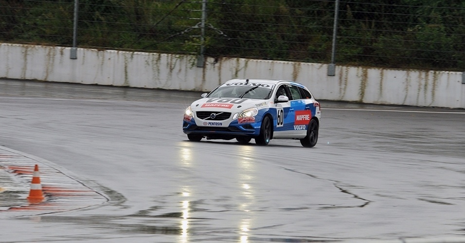 Volvo V60 Racing - Divulgação